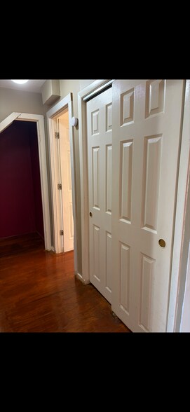 Building Photo - 180 Wessels Ave