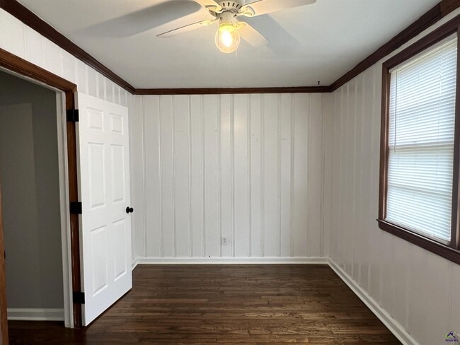 Building Photo - 965 N Pierce Ave