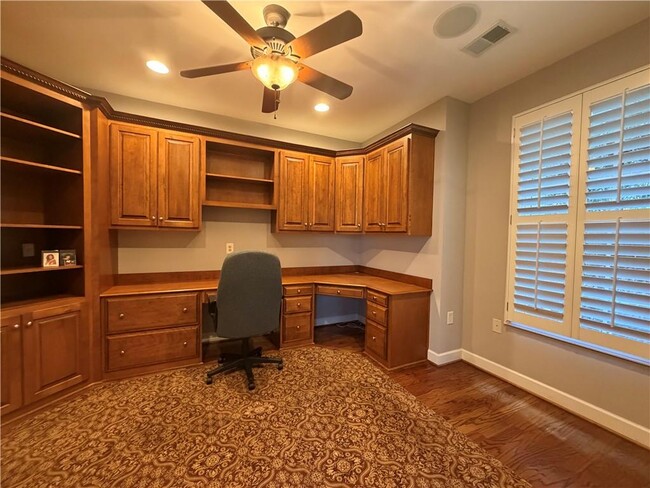 Building Photo - 2100 Village Ln