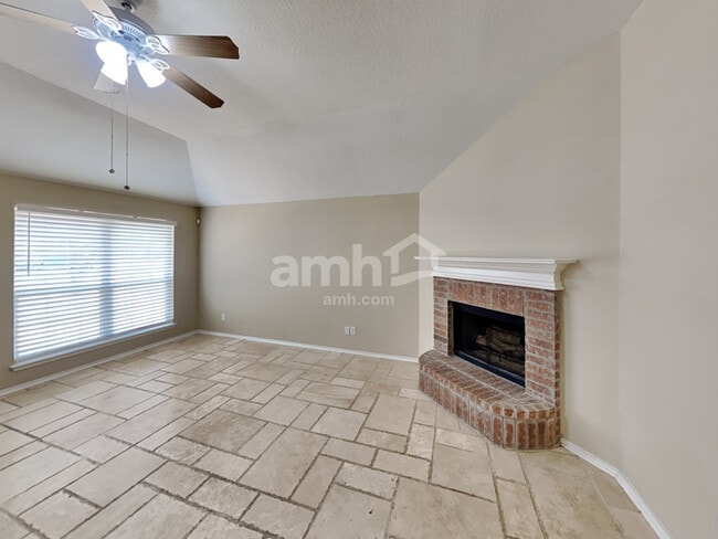 Building Photo - 511 Point Vly