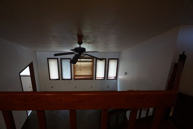 Building Photo - 2 BEDROOM HOUSE