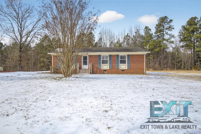 Building Photo - Cozy 3 Bed. 1 Bath Country Home