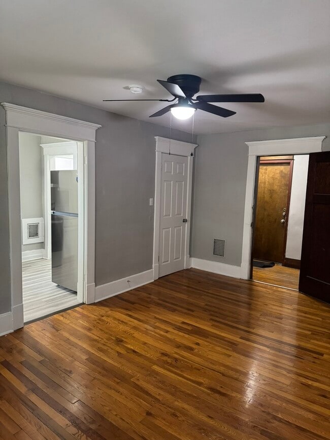 Building Photo - 1020 Sharpe Ave