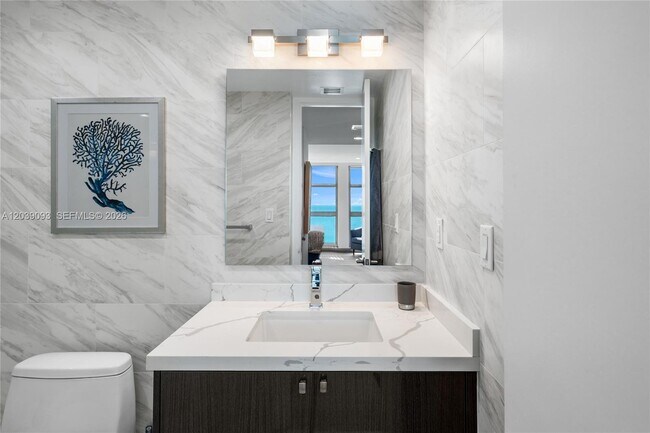 Building Photo - 5055 Collins Ave