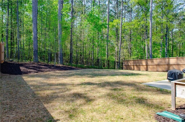 Building Photo - 660 Stately Dr