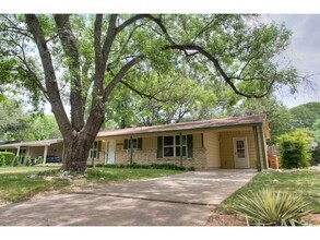 Building Photo - 1905 Fair Oaks Dr