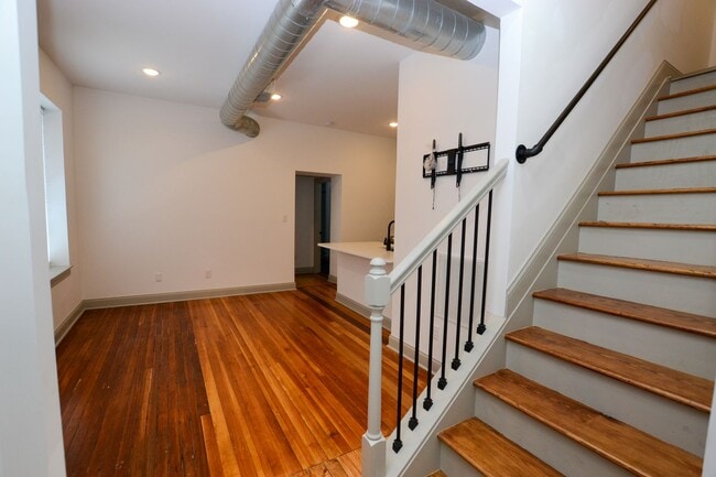 Building Photo - 3611 Newton Ave