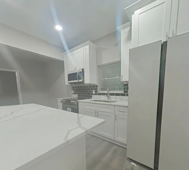 Building Photo - 249 Laurel Ave SW