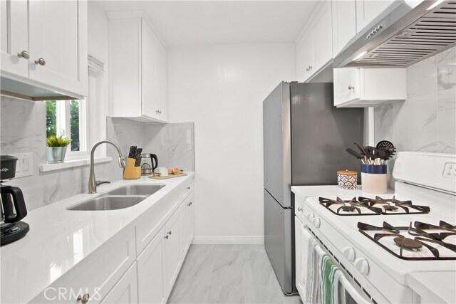 Building Photo - 837 S Sierra Vista Ave
