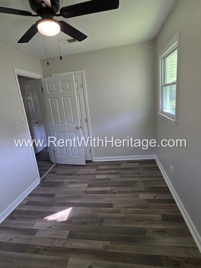 Building Photo - 5990 Peco Ln