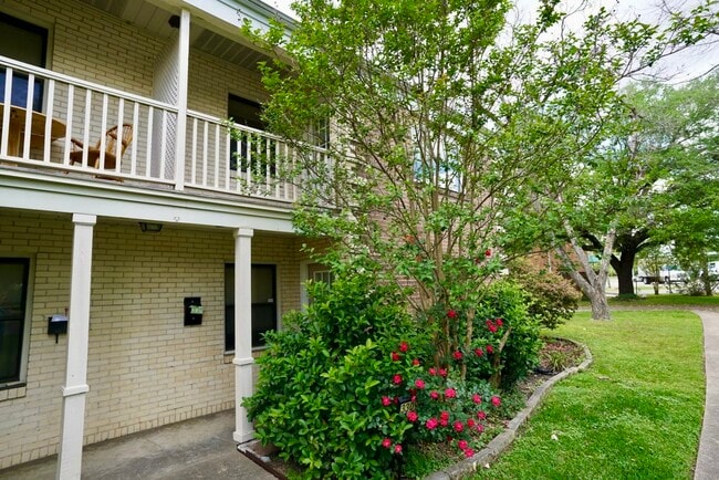 Building Photo - 3309 Lawrence St