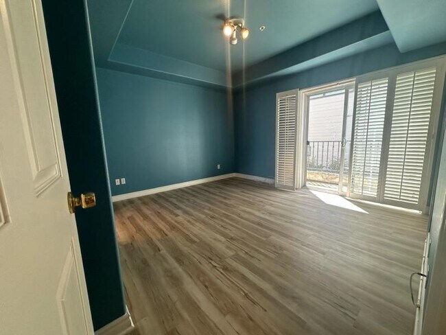 Building Photo - 10833 Kling St