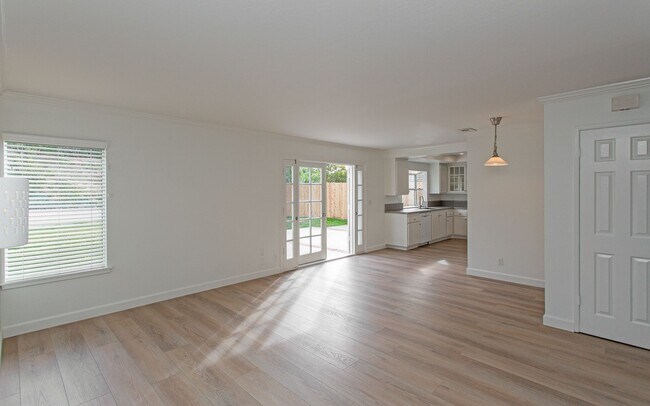 Building Photo - 7960 Represa Cir