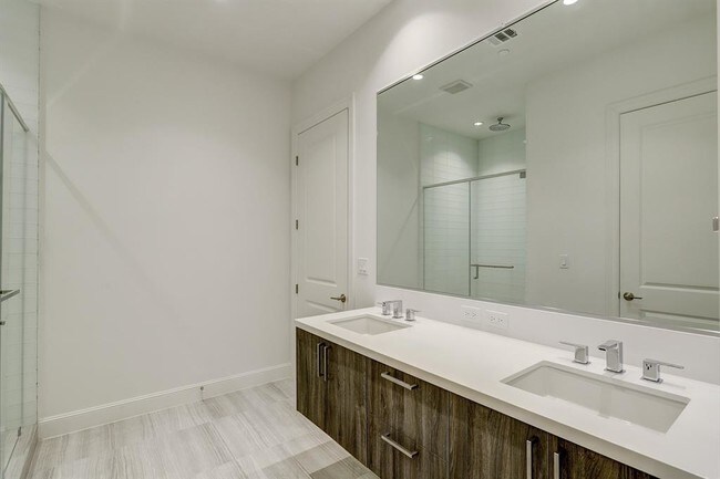 Building Photo - 1211 Caroline St