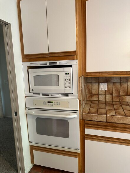 Building Photo - 909 Alvarado Ave