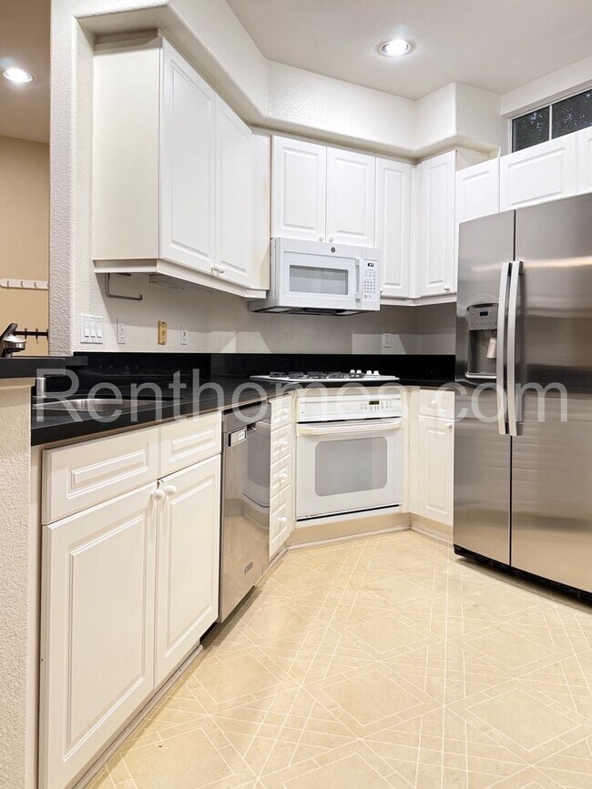 Building Photo - 10728 Sabre Hill Dr