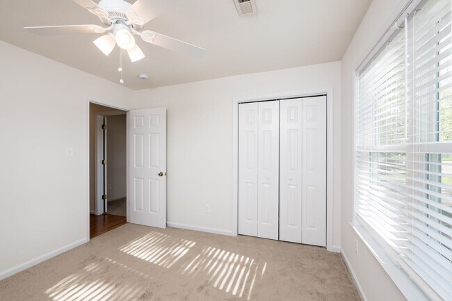 Building Photo - Beautiful Ranch in Pine Meadows | Water View