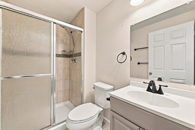 Building Photo - $2,395.95, 4 bed, 3.5 bath located in Colorado Springs with Central AC.