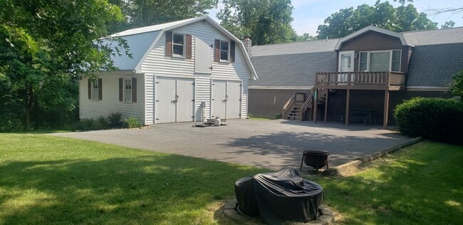 Building Photo - 4215 Valley Rd