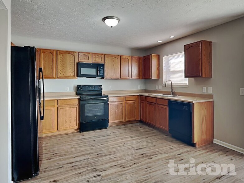 Building Photo - 8146 Birchfield Dr