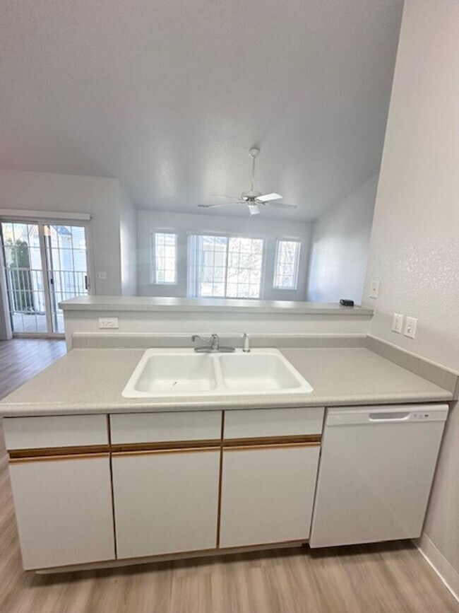 Building Photo - Newly renovated in 2024 2 bedroom 2 bathroom apartment available soon.