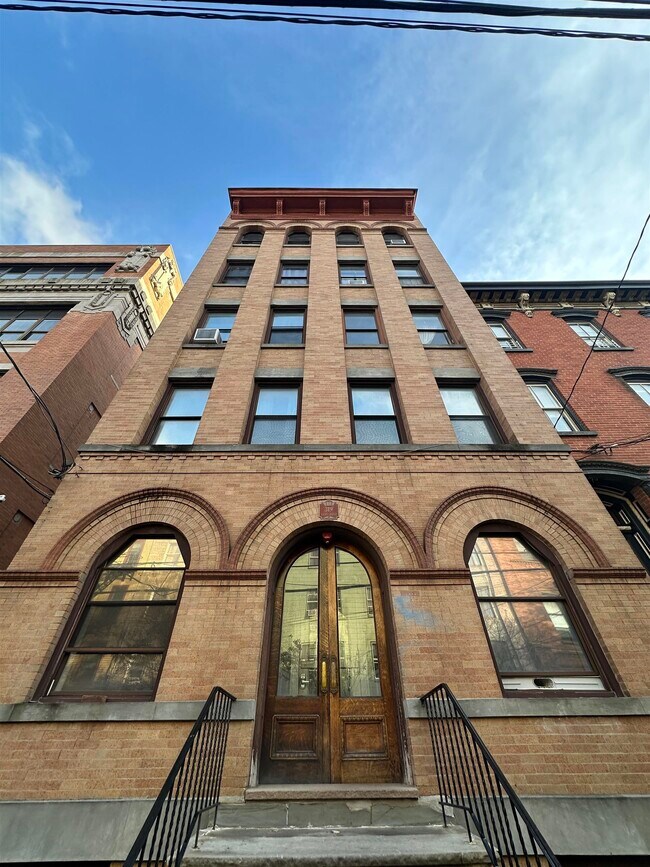Building Photo - 319 8th St