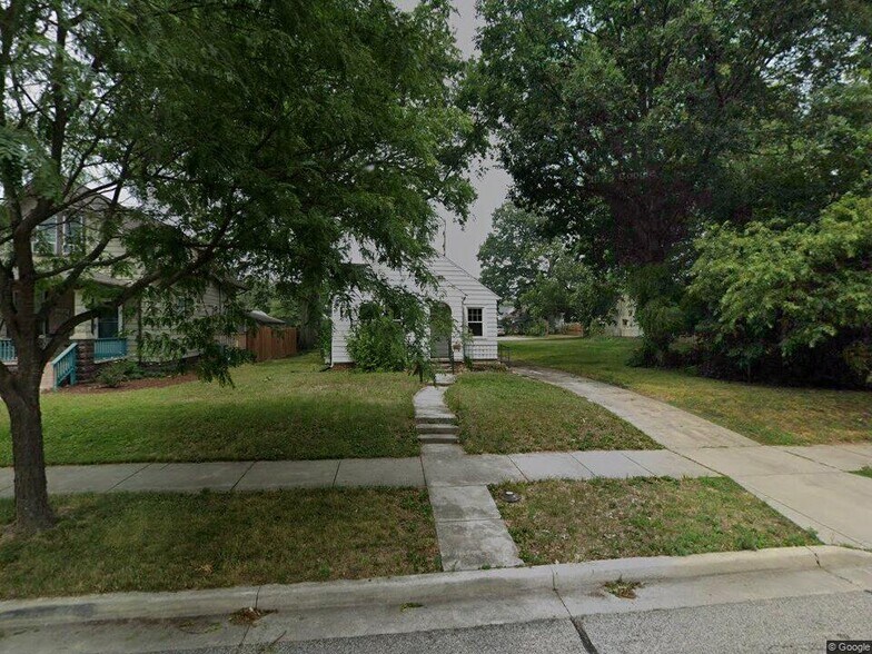Primary Photo - 2004 Charles St