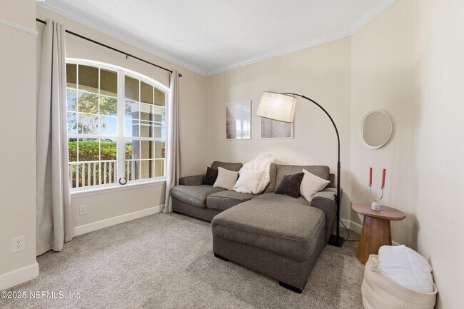 Building Photo - 9 Creek Side Dr