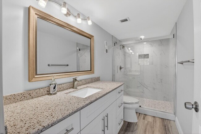 Building Photo - 7076 Huntington Ln