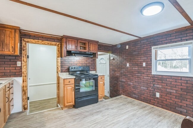 Building Photo - Updated 2 bedroom 2 bath Home in Laurel La...