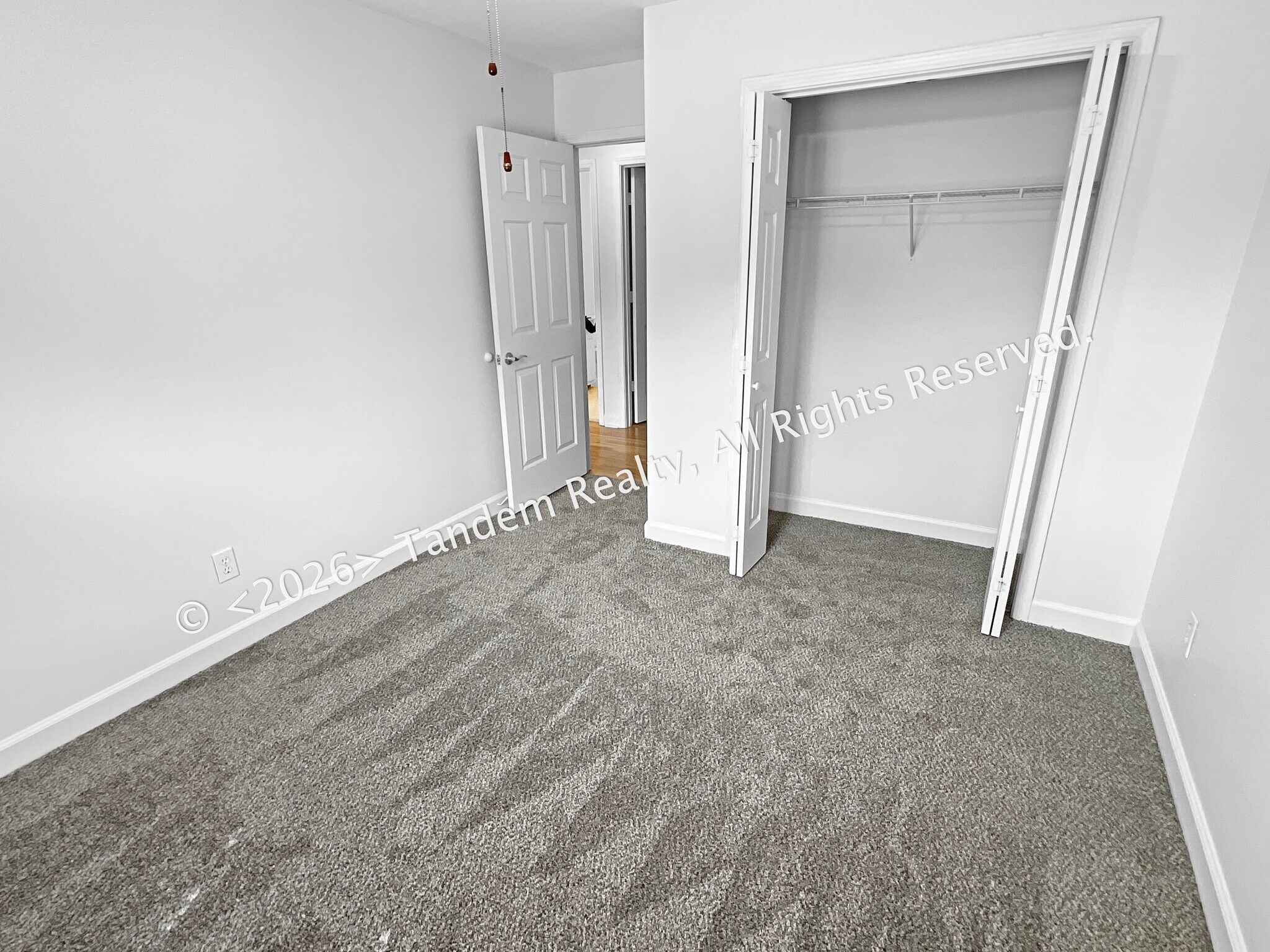 Building Photo - 309 Oakcrest Ct