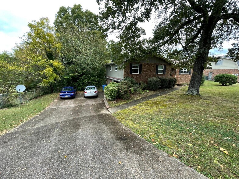 Building Photo - 4528 Sherry Ln
