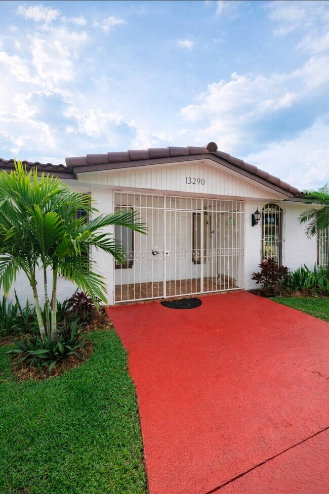 Building Photo - 1220 SW 78th Ave