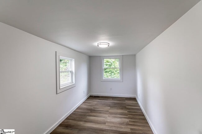 Building Photo - 611 Hunters Ct