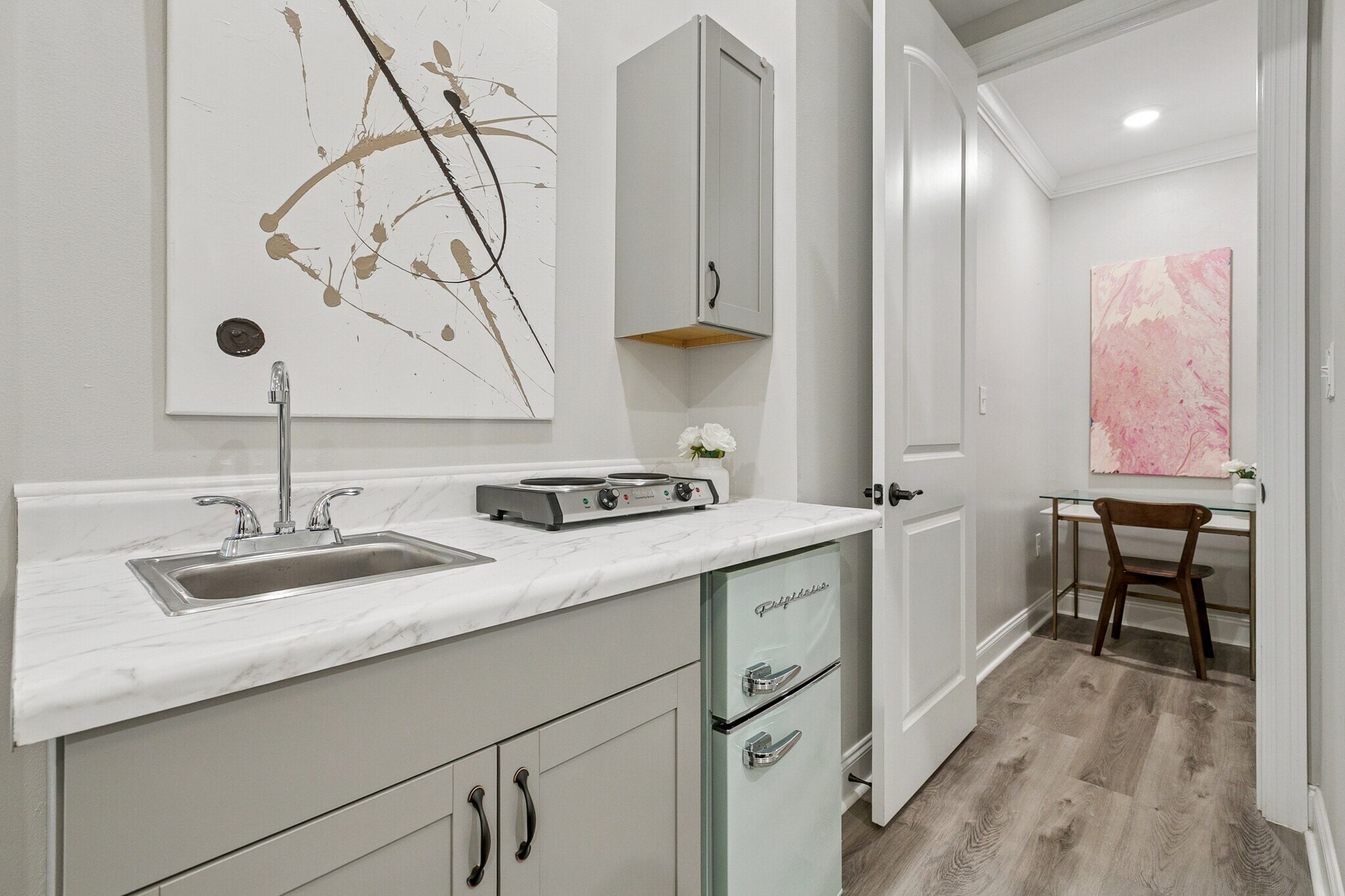 Building Photo - 2323 Leonidas St