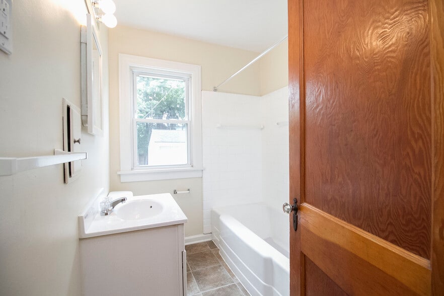 Building Photo - 2016 Balkan Pl