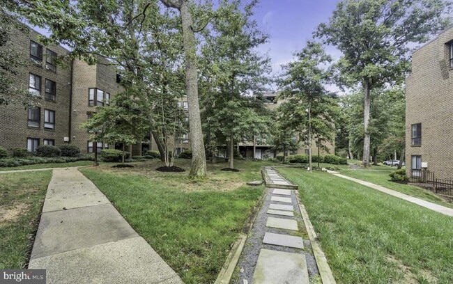 Building Photo - 11232 Chestnut Grove Square