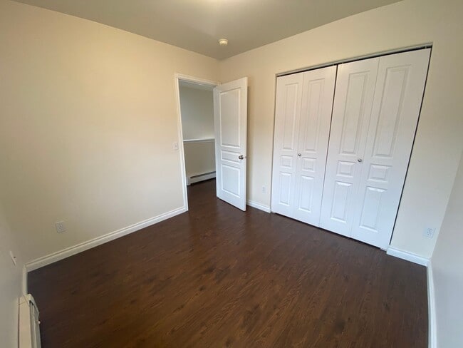 Building Photo - A beautifully maintained (2) bed, (1.5) ba...