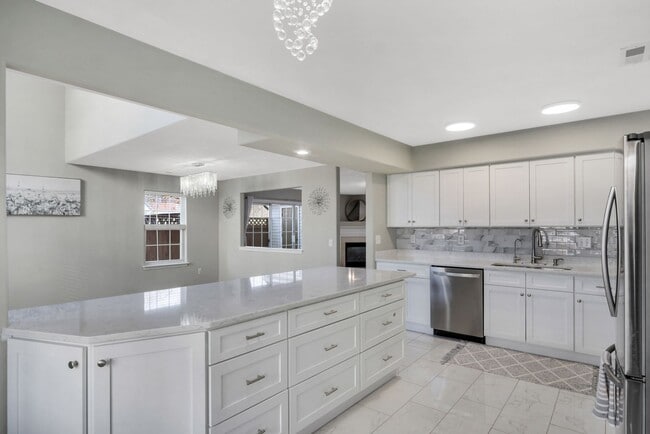 Building Photo - Updated 3-Bed, 2.5-Bath Yorktown Condo with Modern Kitchen, Parking & Community Amenities