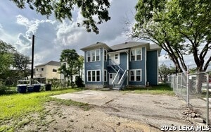 Building Photo - 602 W Laurel St