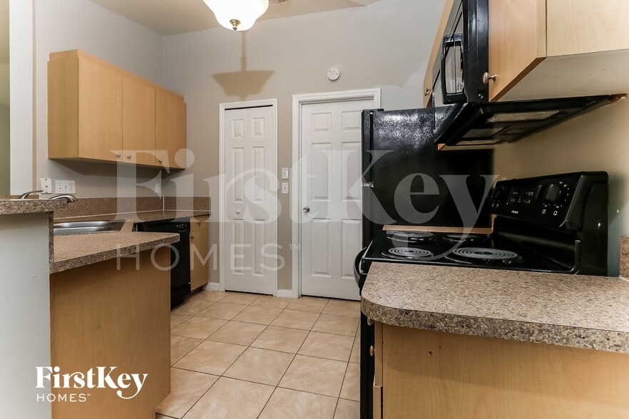 Building Photo - 3201 SW Collings Dr