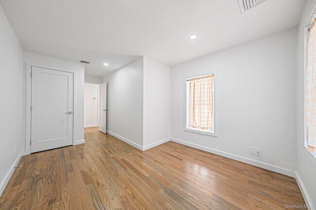 Building Photo - 46 Maxwell Ave