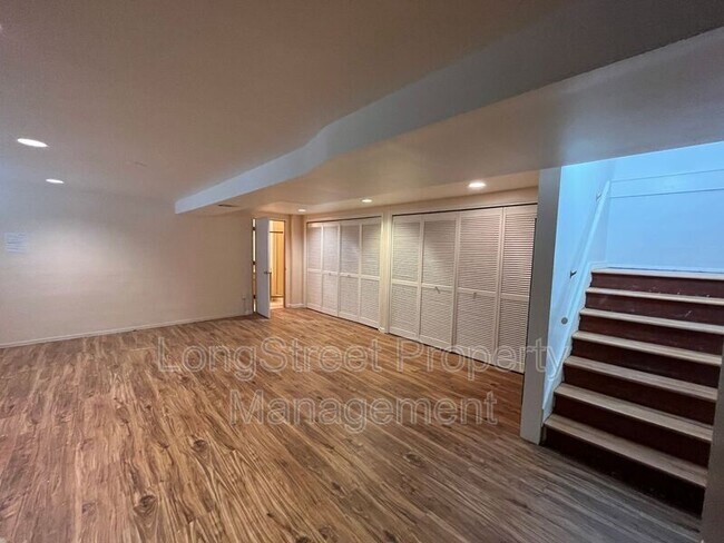 Building Photo - 4426 SW 34th Ave