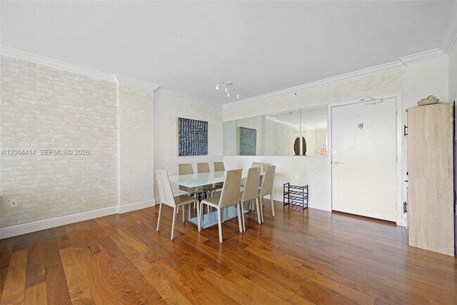 Building Photo - 10275 Collins Ave