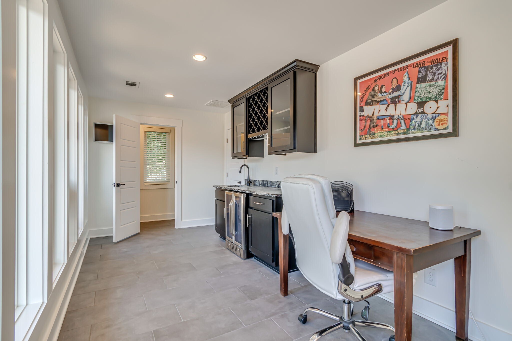 Building Photo - 1611B Cahal Ave