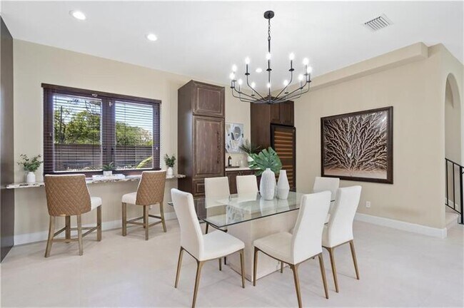 Building Photo - 1312 SE 2nd Ct