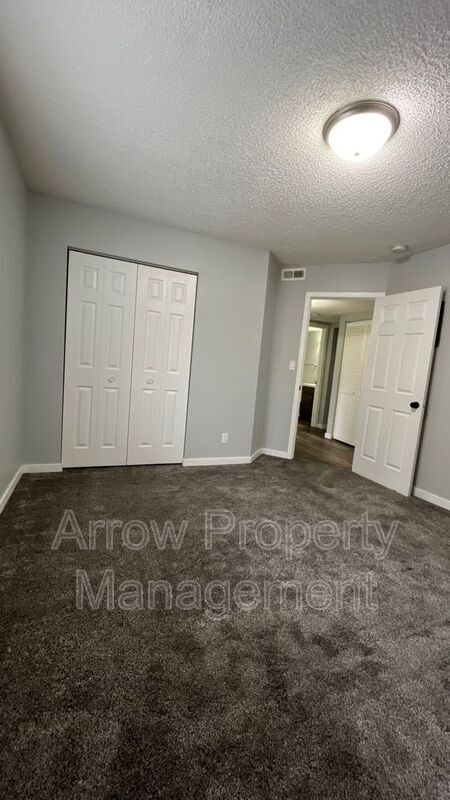 Building Photo - 3405 Holdrege St