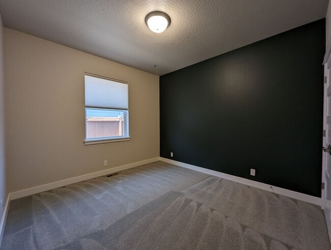 Building Photo - Beautiful 3bed/2bath home in Springfield!