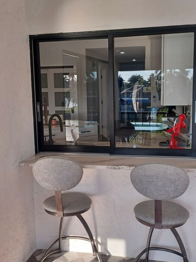 Building Photo - 5605 SW 12th Ave