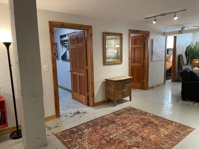 Building Photo - 418 W Callender St
